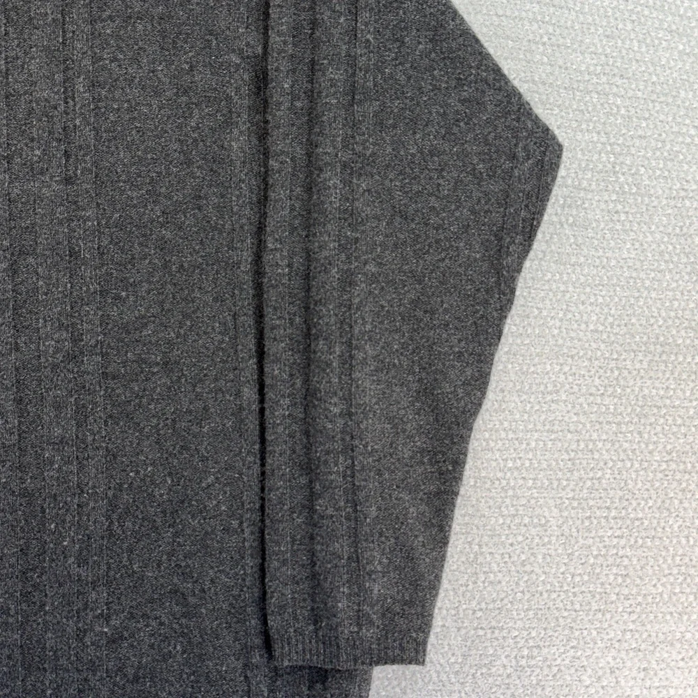 Vintage Woolrich Sweater Mens Large Charcoal Gray 100% Lambswool V-Neck Pullover